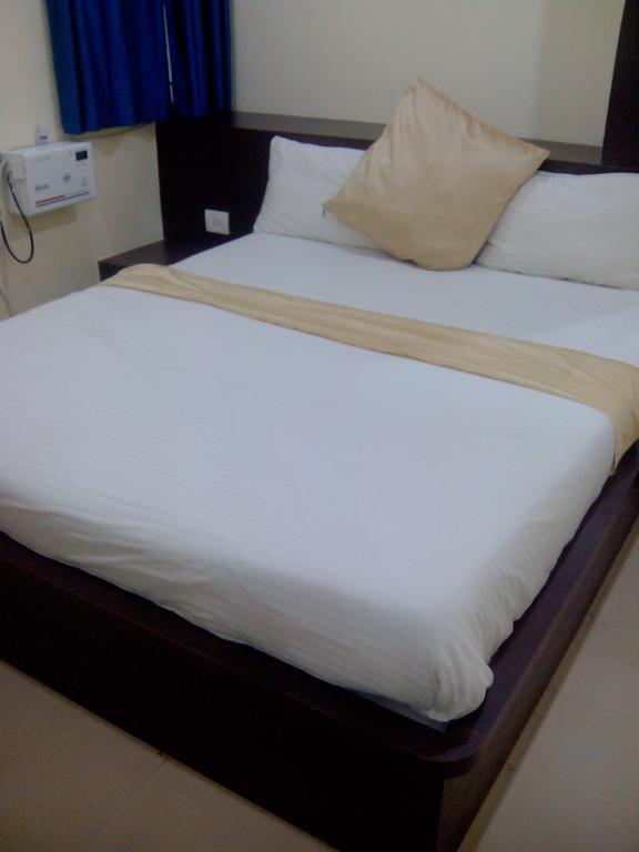 Hotel R K International Lucknow Quarto foto
